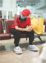 Kicks slippers